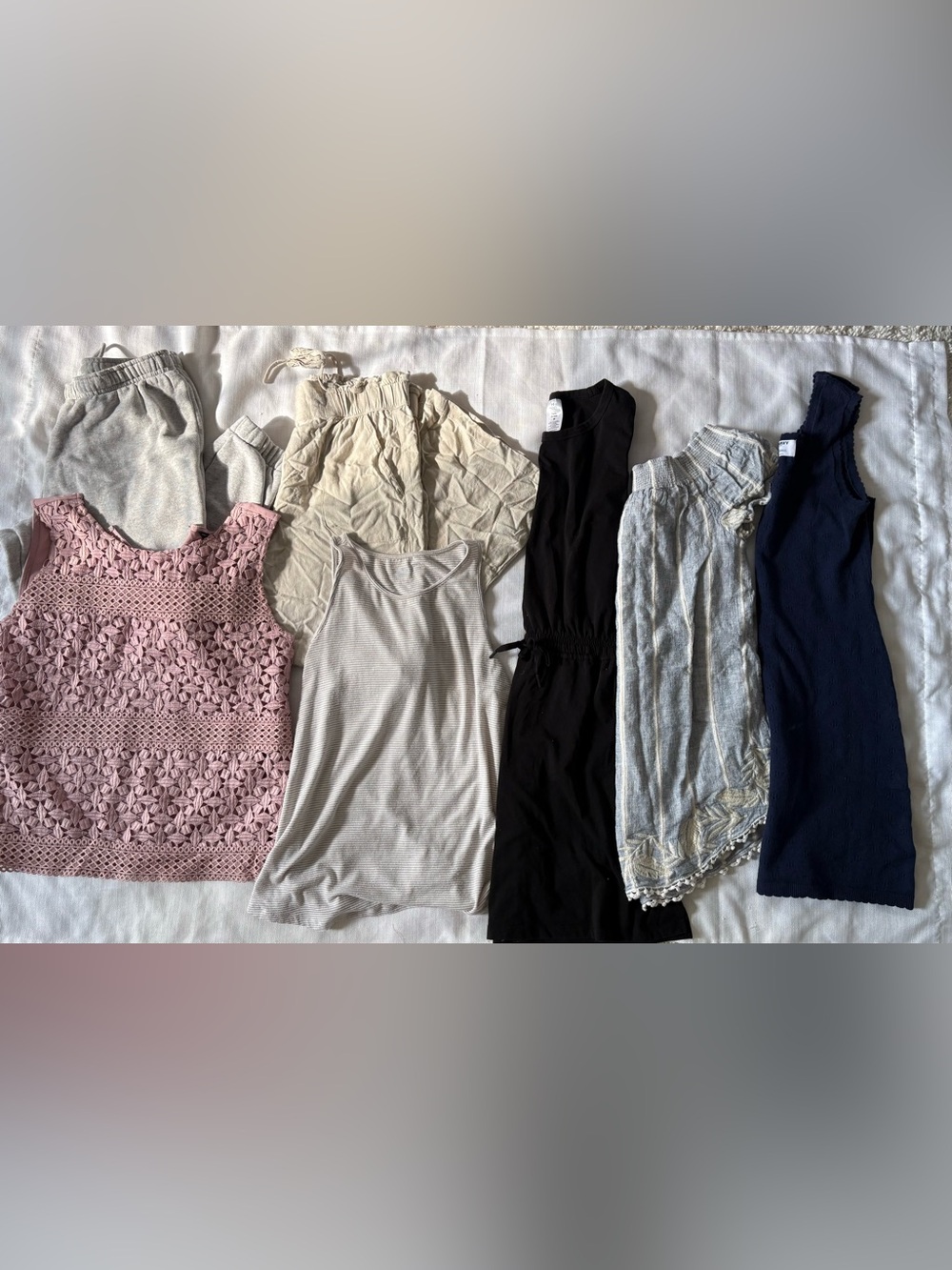 Women’s size medium clothing lot 3 dresses, 2 pants, 2 tank tops